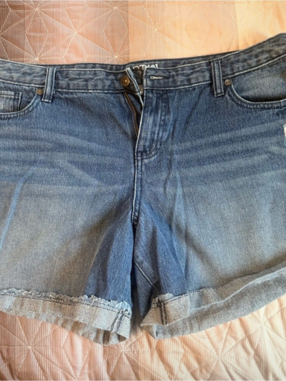 Apt. 9 Women's Medium Blue Denim Roll-Cuff Shorts